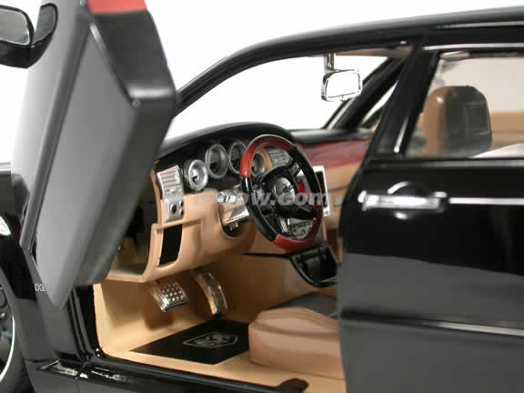 2006 Dodge Magnum R/T diecast model car 1:18 scale die cast by Jada Toys Dub City - Black 90292