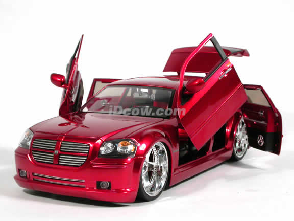 2006 Dodge Magnum R/T diecast model car 1:18 scale die cast by Jada Toys Dub City - Metallic Red 90292
