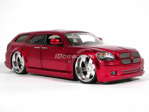 2006 Dodge Magnum R/T diecast model car 1:18 scale die cast by Jada Toys Dub City - Metallic Red 90292