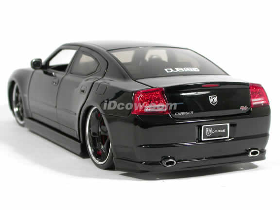 2006 Dodge Charger R/T diecast model car 1:18 scale die cast by Jada Toys Dub City - Black 90723
