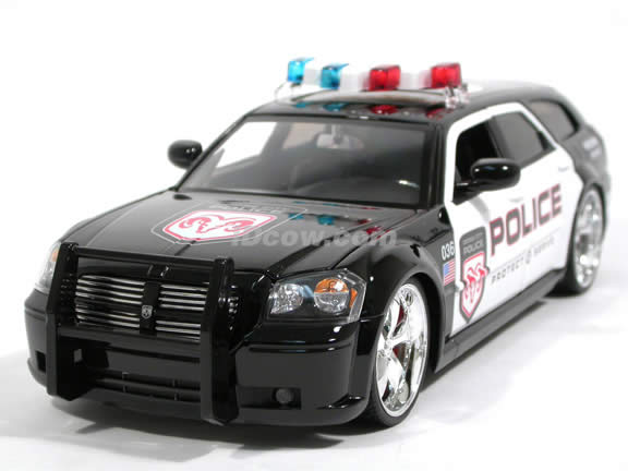 2006 Dodge Magnum R/T Police Car diecast model car 1:18 scale die cast by Jada Toys DUB CITY HEAT - 90571