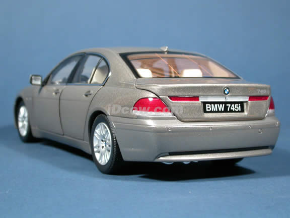 2004 BMW 745i diecast model car 1:18 scale die cast from Kyosho - Gold