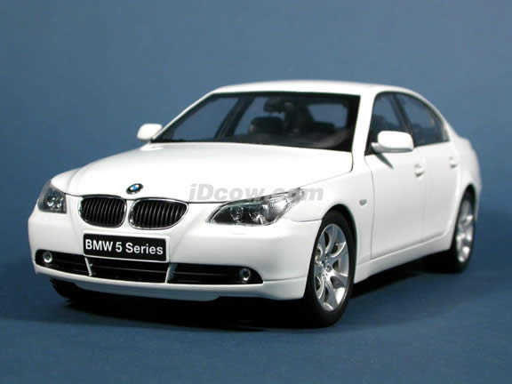 2004 BMW 545i diecast model car 1:18 scale die cast from Kyosho - White