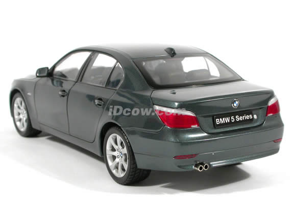 2004 BMW 545i diecast model car 1:18 scale die cast from Kyosho - Grey