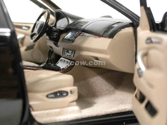 2002 BMW X5 diecast model car 1:18 scale die cast from Kyosho - Black
