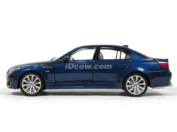 2006 BMW M5 diecast model car 1:18 scale die cast from Kyosho - Blue