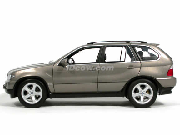 2005 BMW X5 diecast model car 1:18 scale die cast from Kyosho - Metallic Beige 08522kv