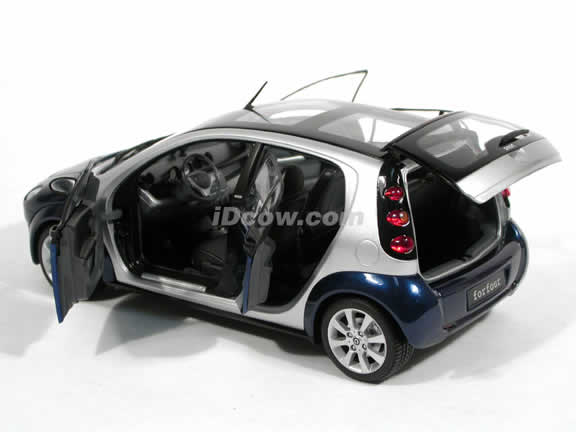 2006 Smart Forfour diecast model car 1:18 scale die cast from Kyosho - Blue 09106BL