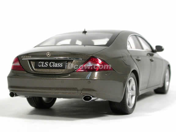 2005 Mercedes Benz CLS 500 diecast model car 1:18 scale die cast from Kyosho - Metallic Grey 08401DGY