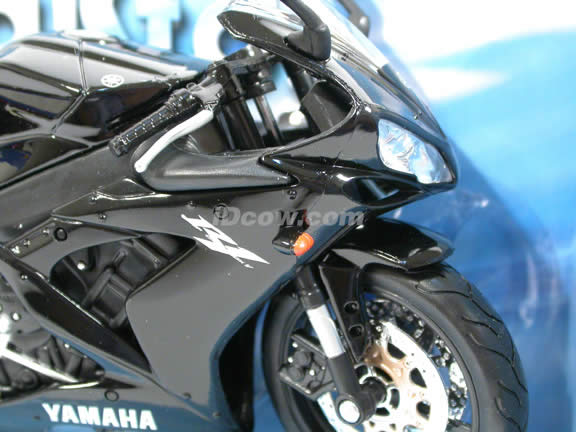 2004 Yamaha YZF R1 diecast motorcycle 1:12 scale die cast by Maisto - Black