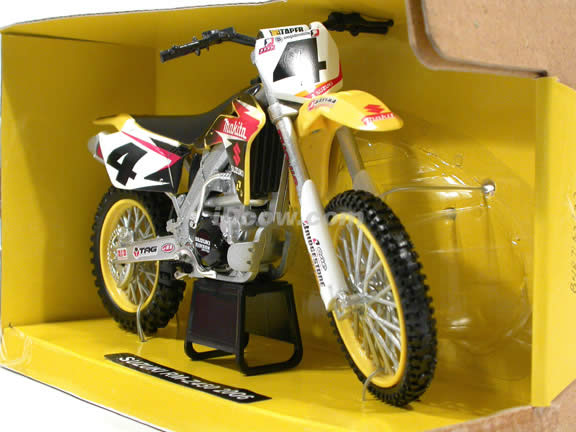 2006 Suzuki RM-Z450 Ricky Carmichael diecast motorcycle 1:12 scale die cast by NewRay