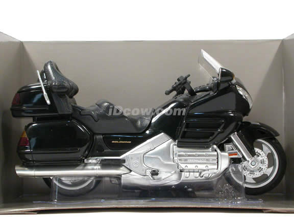 2001 Honda Gold Wing diecast motorcycle 1:12 scale die cast by NewRay - Black