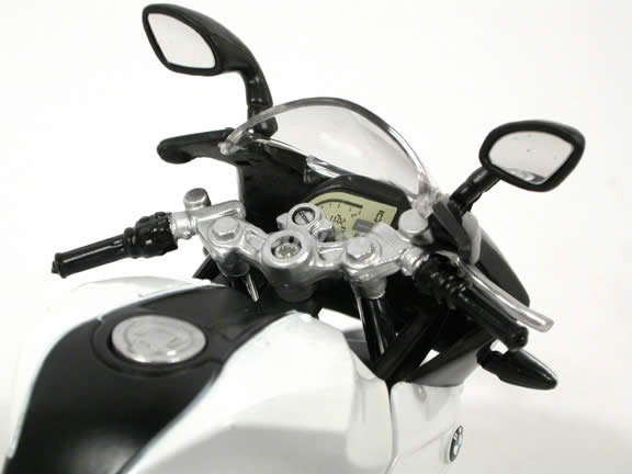 2009 BMW HP2 Sport diecast motorcycle Model 1:12 scale die cast by Maisto - White