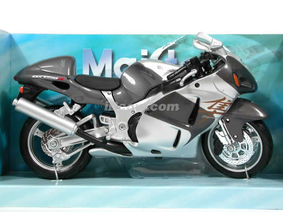 2005 Suzuki GSX 1300R Hayabusa Diecast Motorcycle Model 1:12 scale die cast from Maisto - Silver