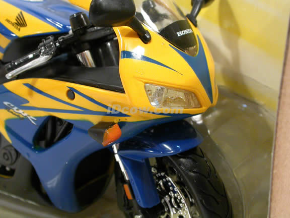 2007 Honda CBR 1000RR Diecast Motorcycle Model 1:12 scale die cast by Maisto - Blue Yellow 31151