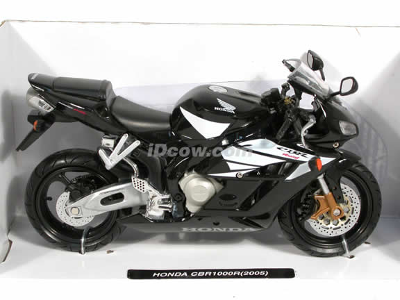 2005 Honda CBR1000R Diecast Motorcycle Model 1:12 scale die cast from NewRay - Black 42387