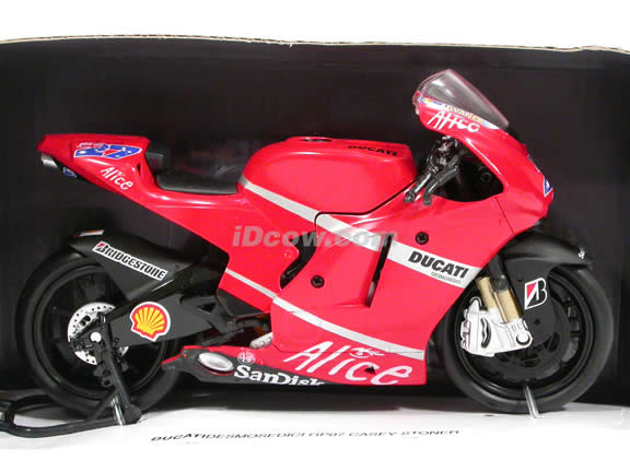 2007 Ducati Desmosedici GP07 #27 Casey Stoner Diecast Motorcycle Model 1:12 scale die cast by NewRay - 43067