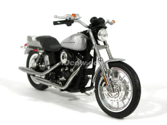 2004 Harley Davidson Dyna Super Glide Sport Diecast Motorcycle Model 1:18 scale die cast from ERTL - Silver