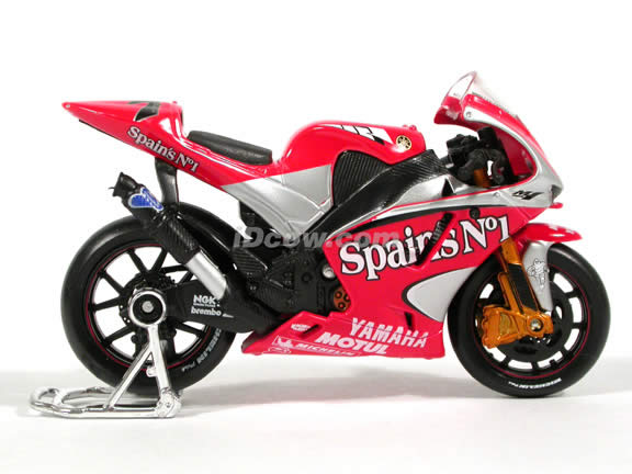 2004 Yamaha YZR M1 #7 Carlos Checa Diecast Motorcycle Model 1:18 scale die cast from Maisto - Red