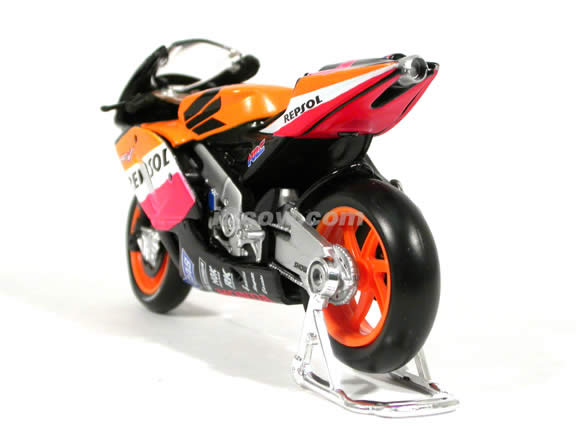 2004 Honda RCV 211 #4 Alex Barros Diecast Motorcycle Model 1:18 scale die cast from Maisto - Orange