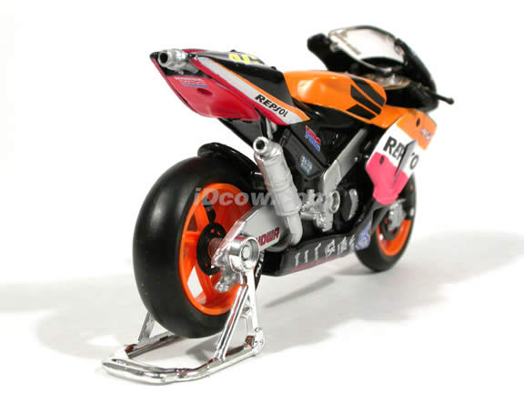2003 Honda RCV 211 #46 Valentino Rossi Diecast Motorcycle Model 1:18 scale die cast from Maisto - Orange Tank