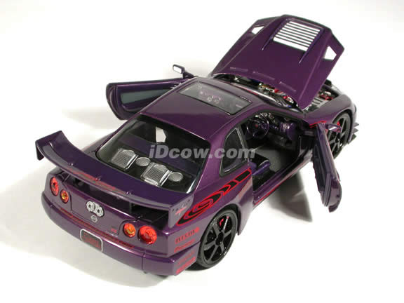 2000 Nissan Skyline GTR Diecast model car 1:18 scale die cast from Muscle Machines - Purple