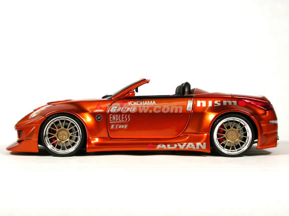 2004 Nissan 350Z Convertible diecast model car 1:18 scale die cast from Muscle Machines - Copper