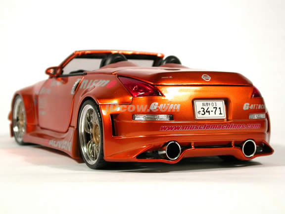 2004 Nissan 350Z Convertible diecast model car 1:18 scale die cast from Muscle Machines - Copper