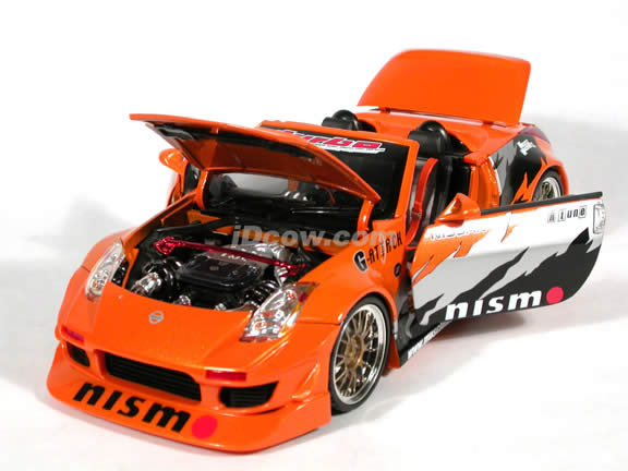 2004 Nissan 350Z Convertible Turbo diecast model car 1:18 scale die cast from Muscle Machines - Orange