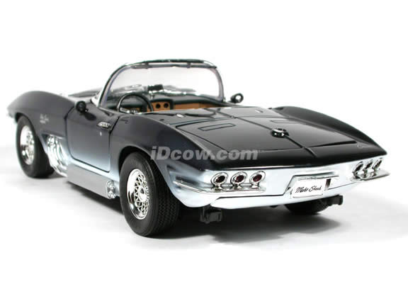 1961 Chevy Corvette Mako Shark diecast model car 1:18 scale die cast by Motor Max