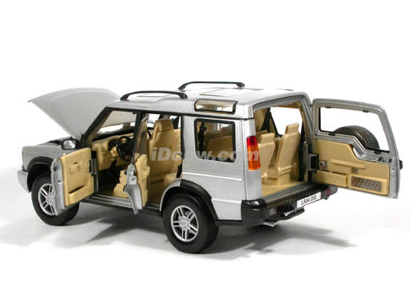 2004 Land Rover Discovery diecast model SUV 1:18 scale die cast by Motor Max - Silver