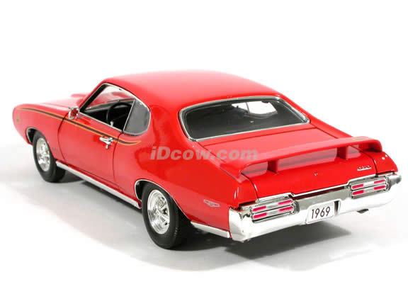 1969 Pontiac GTO diecast model car 1:18 scale 