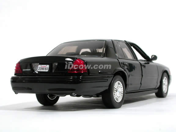 2003 Ford Crown Victoria Law Enforcement diecast model car 1:18 scale die cast by Motor Max - Black 73512