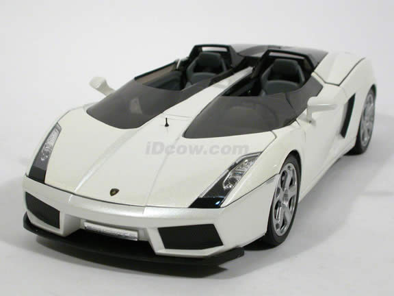 2007 Lamborghini Gallardo Concept S diecast model car 1:18 scale die cast by Mondo Motors - Pearl White 500390