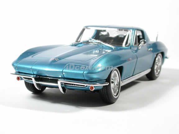 1965 Corvette Coupe Diecast model car 1:18 scale die cast by Maisto - Blue