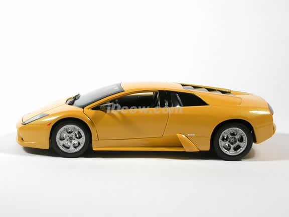 2002 Lamborghini Murcielago Diecast model car 1:18 scale die cast by Maisto - Yellow