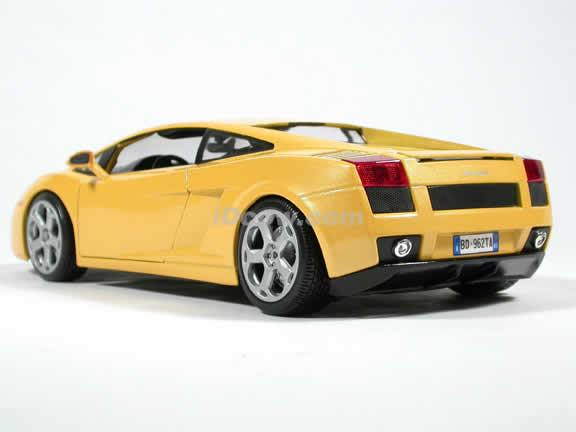 2003 Lamborghini Gallardo Diecast model car 1:18 scale die cast by Maisto - Yellow