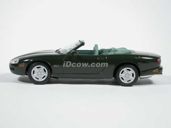 1996 Jaguar XK8 European Diecast model car 1:18 scale die cast by Maisto - Green