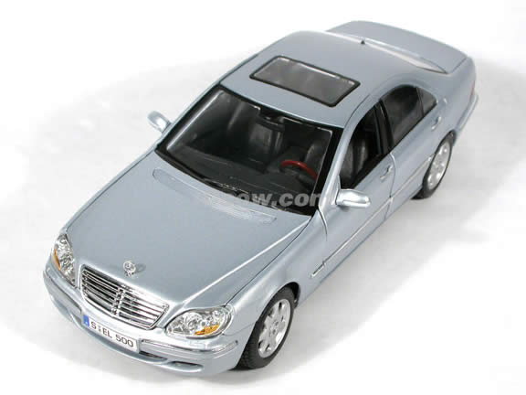 1998 Mercedes Benz S Class Diecast model car 1:18 scale die cast by Maisto - Silver