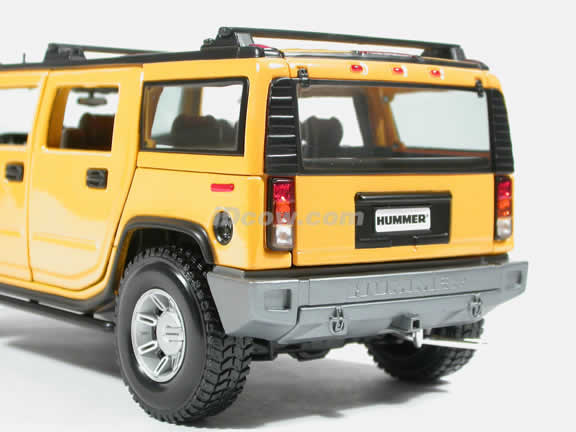 2003 Hummer H2 Diecast model car 1:18 scale die cast by Maisto - Yellow