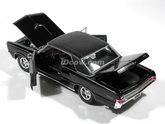 1965 Pontiac GTO diecast model car 1:18 scale Hurst Edition by Maisto - Black