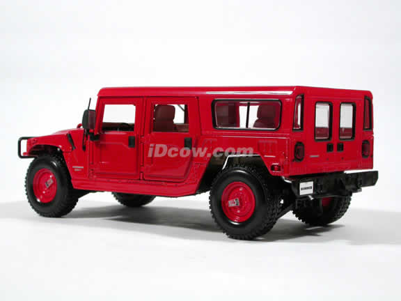 2000 Hummer H1 diecast model car 1:18 scale die cast by Maisto - Red Wagen