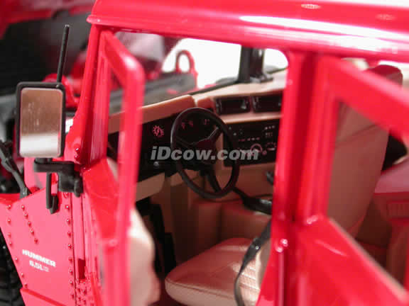 2000 Hummer H1 diecast model car 1:18 scale die cast by Maisto - Red Wagen