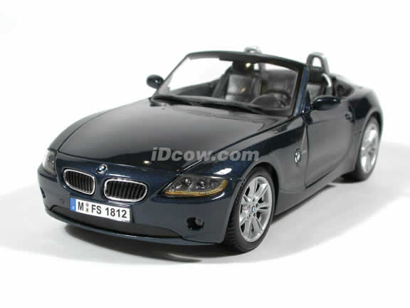 2003 BMW Z4 diecast model car 1:18 scale die cast by Maisto - Dark Blue
