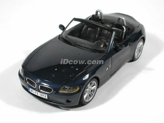 2003 BMW Z4 diecast model car 1:18 scale die cast by Maisto - Dark Blue