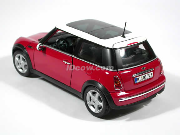 2001 Mini Cooper diecast model car 1:18 scale die cast by Maisto - Sunroof Red