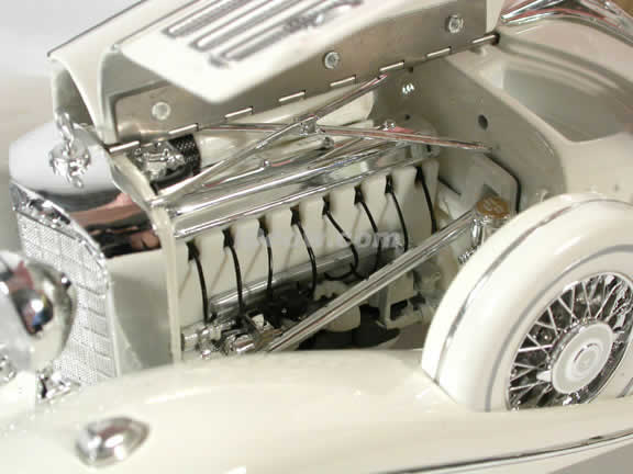 1936 Mercedes Benz 500K Diecast model car 1:18 scale die cast by Maisto - White