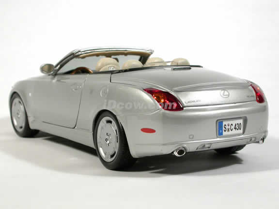 2002 Lexus SC 430 diecast model car 1:18 scale die cast by Maisto - Silver