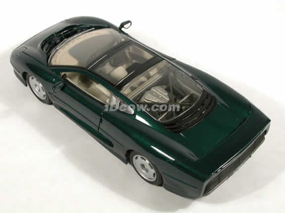 1992 Jaguar XJ220 diecast model car 1:18 scale die cast by Maisto - Green