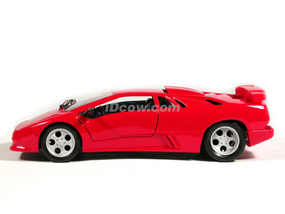 1995 Lamborghini Jota diecast model car 1:18 scale die cast by Maisto - Red